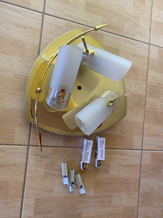 Vand plafoniera cu 3 spoturi de becuri