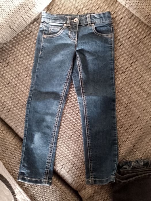 Vând blugi fetițe
