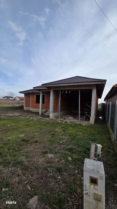 Casa la rosu de vanzare – Vetis, str. Viorelelor