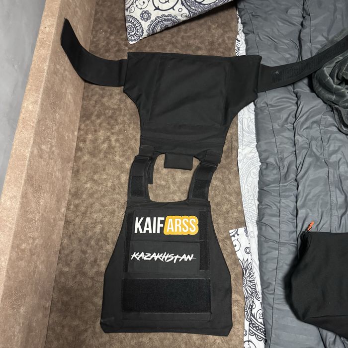 Модный бронижилет