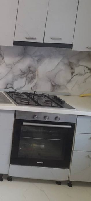 Vând cuptor electric+plită pe gaz