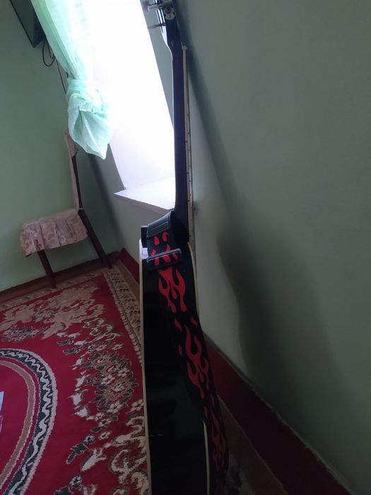 Klassik gitara sotiladi narxi 1mln kamplekt