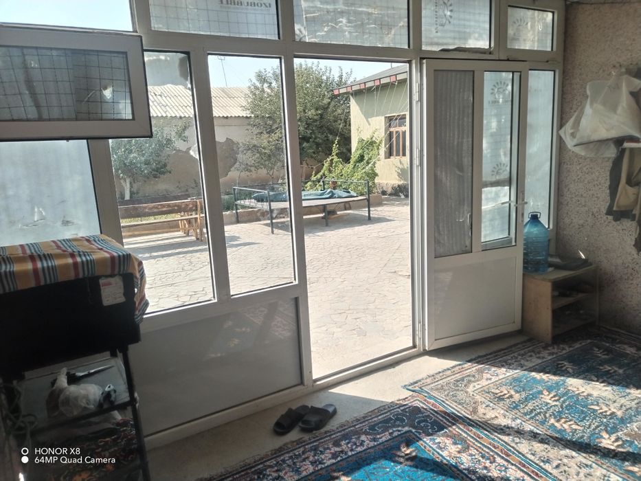 Uy sotiladi narxini kelishamiz