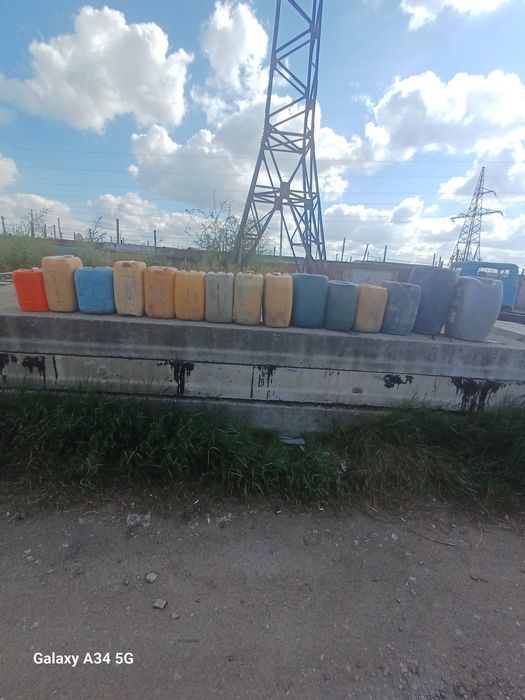 Продам канистры в хорошем состоянии