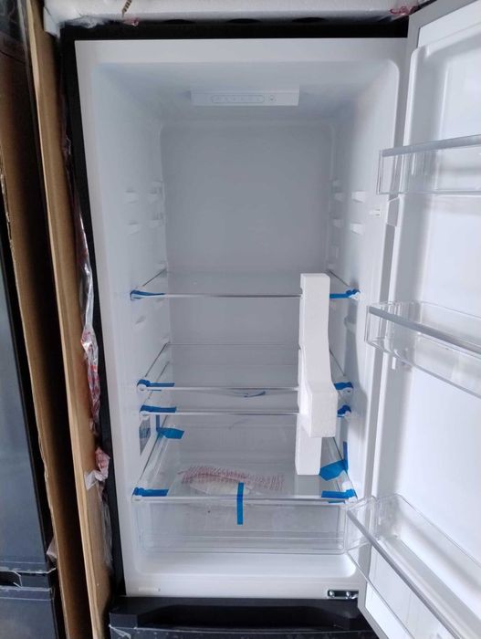 *Ново* Тъмно сив Комбиниран Хладилник с фризер CHIQ 176 см