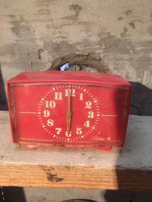 Часы настольные и часы календарь