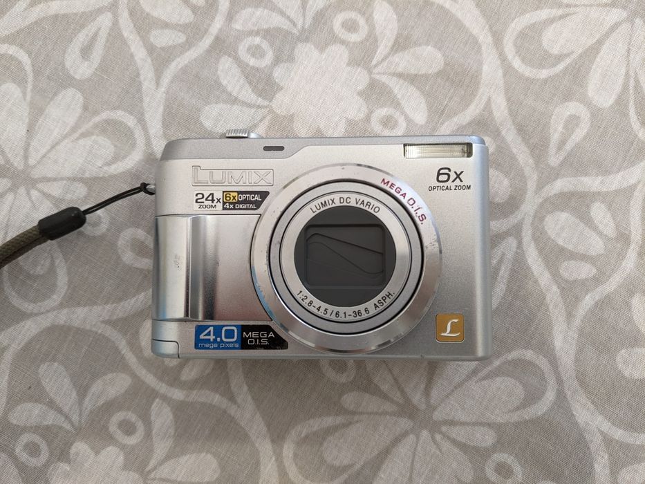 Panasonic Lumix DMC-LZ1 6x zoom optic rezoluție 4 megapixeli