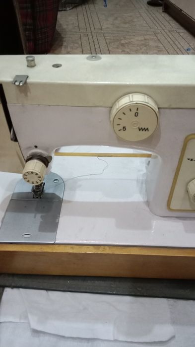 Швейная машина,без педали продам