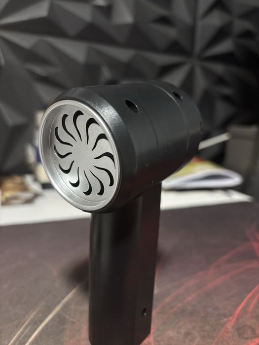 Малка прахосмукачка за кола или дом