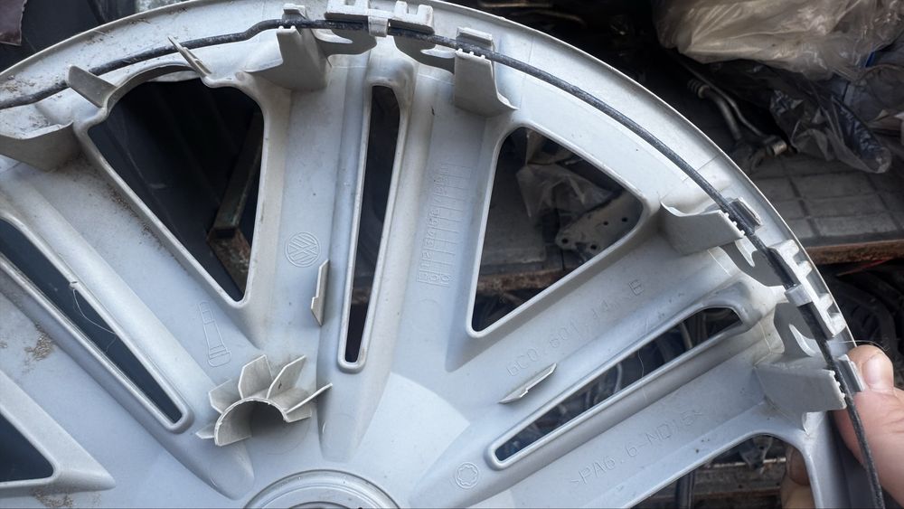Продам колпаки vw r14 оригинальные