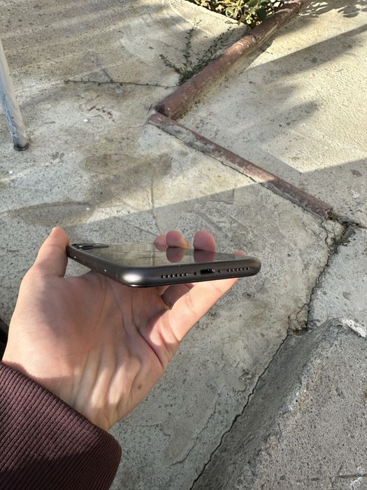 Vand iphone 11 pentru dezmembrari