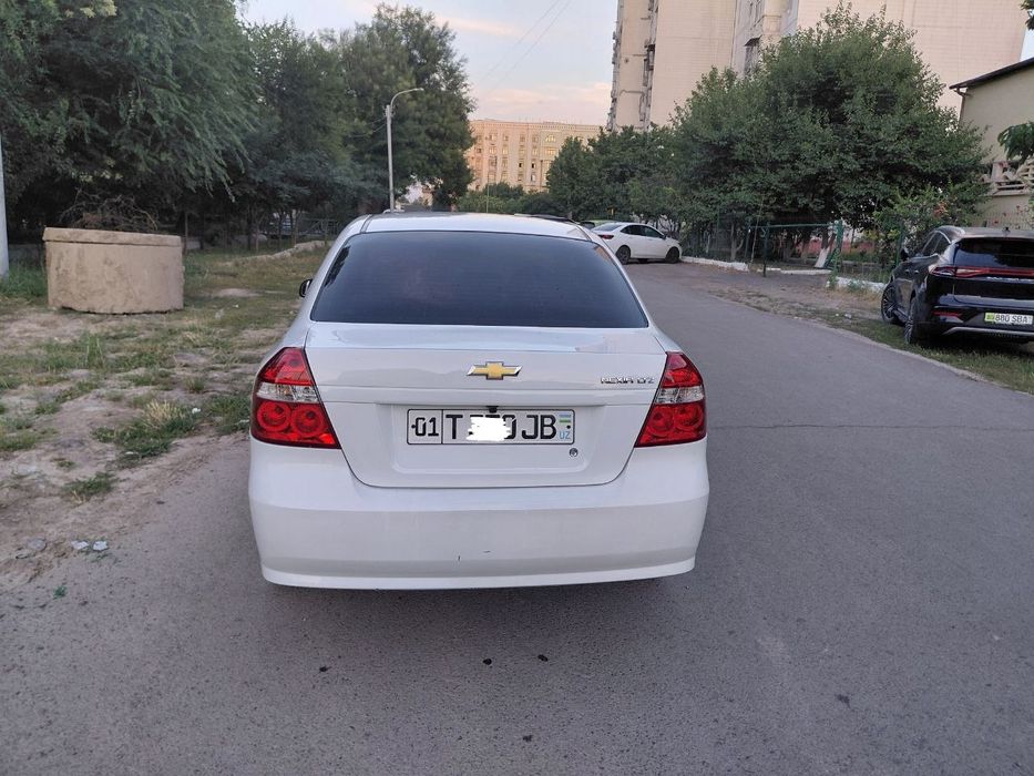 Nexia 3 avtomat sotiladi