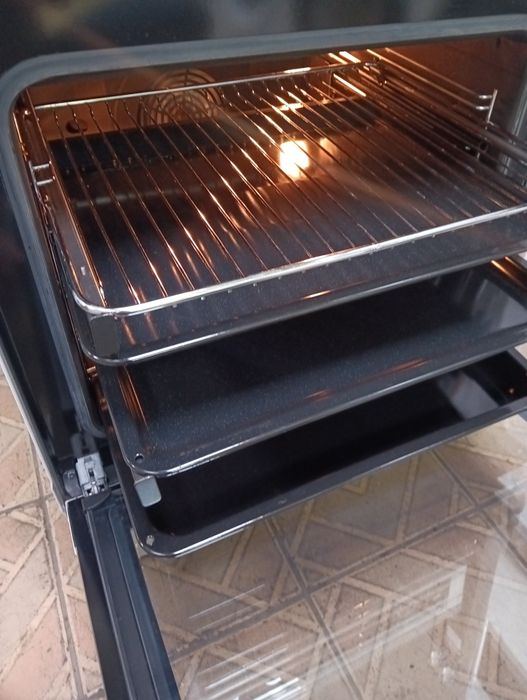 Като нова свободно стояща печка с индукционни котлони Voss  Air Fry 60 см широка 2 години гаранция!