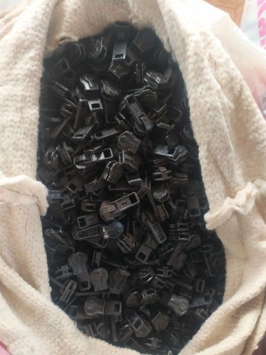 ПРОДАЁТСЯ всё оптом. Алюминиевые и железные набойки, замки и многое