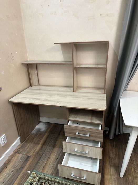 Продам офисный стол для дома