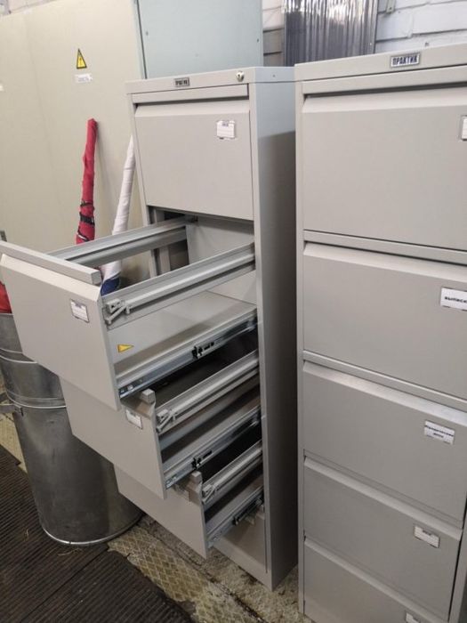 Металлические шкафы — в продаже