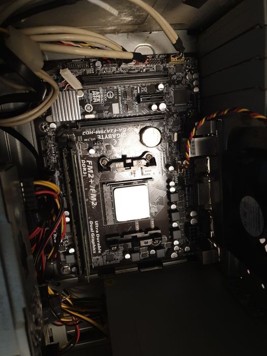 Vand placa de baza doar trebuie placa video în rest totul este OK