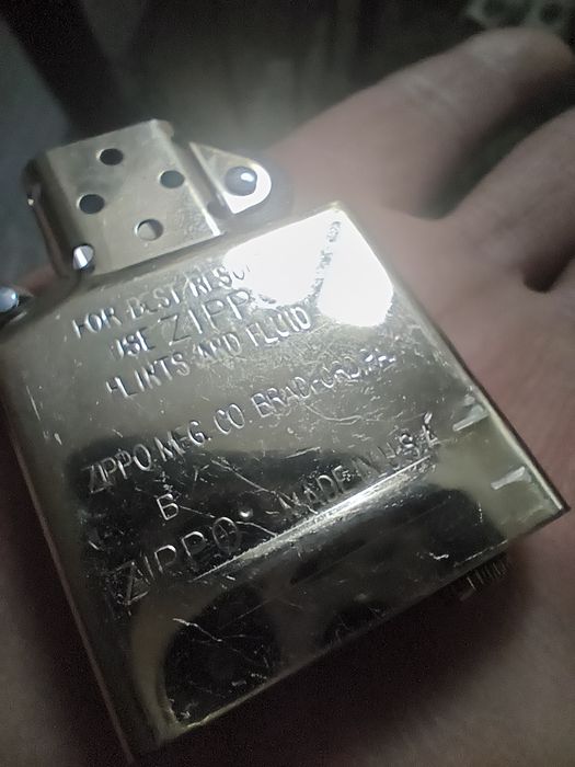 Лимитирана серия запалка Zippo ,,Victory gold,,