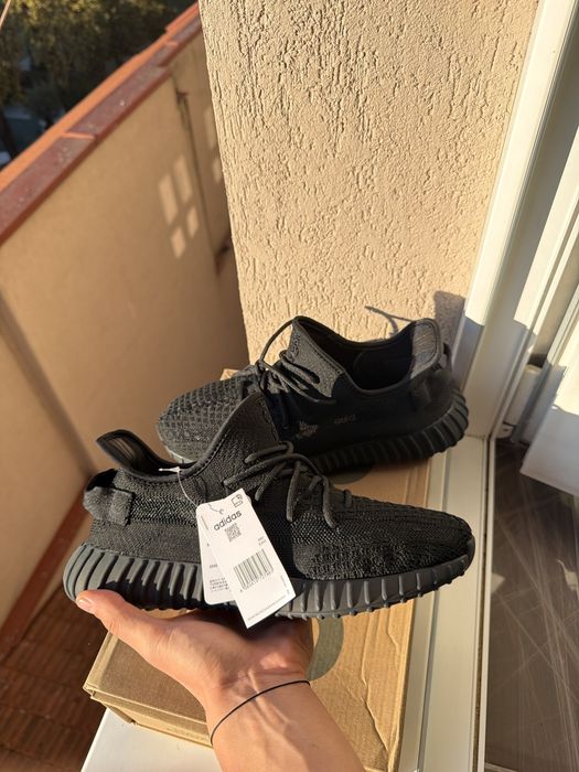 Yeezy 350 Onyx
