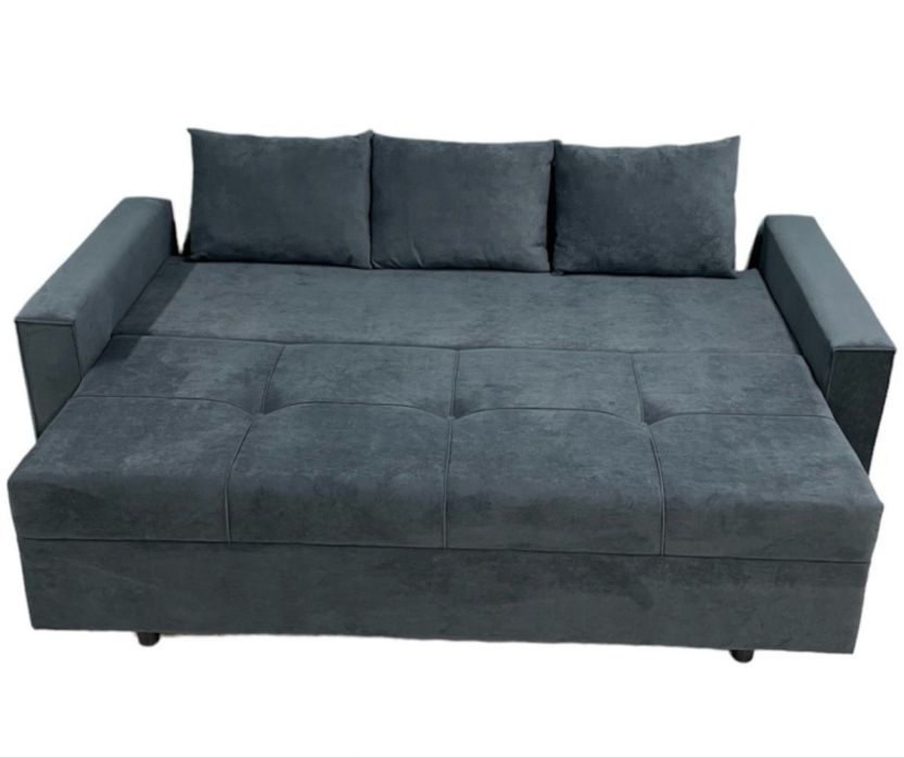 В продаже хороший диван