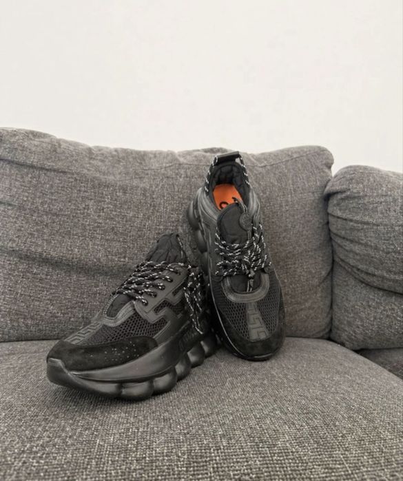 Versace chain raaction