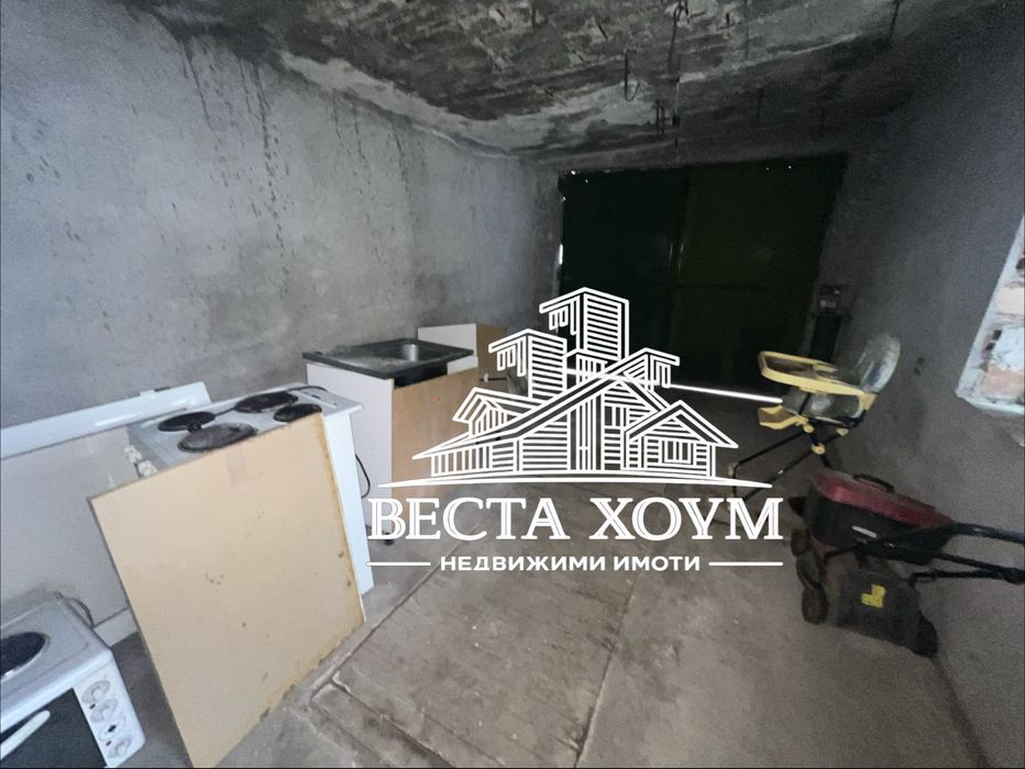 Двуетажна къща в гр. Крън