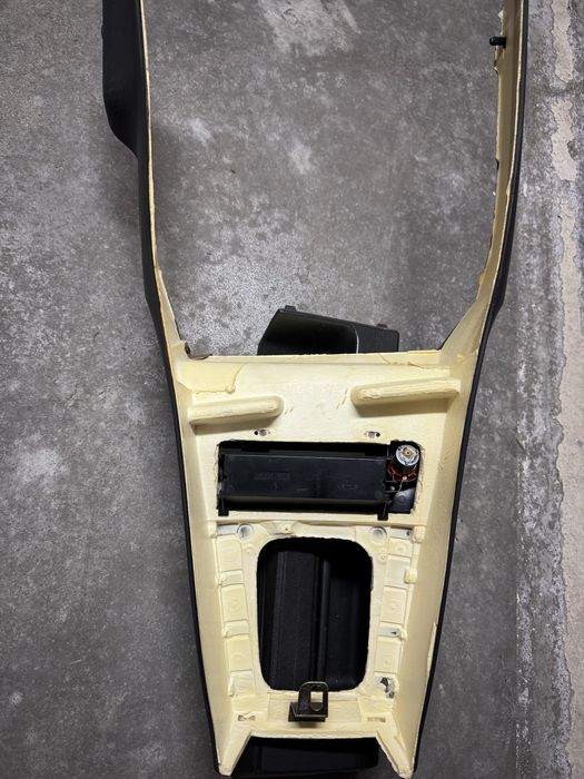 Consola centrala,tempomat,oglinda dtm,suport cric Bmw E30 urs