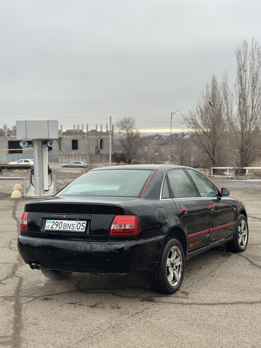 Продам Audi a4 .