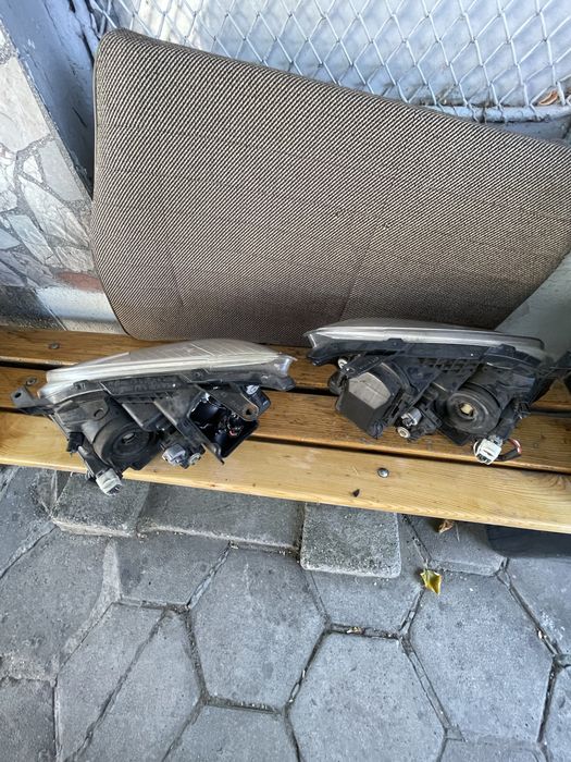 Фарове за тойота авенсис Т25 оборудвани цената е за 1-брой