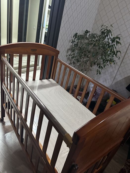 Продам манежку в отличном состояним