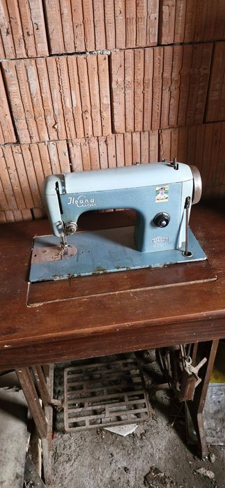 Vând mașină de cusut Iliana