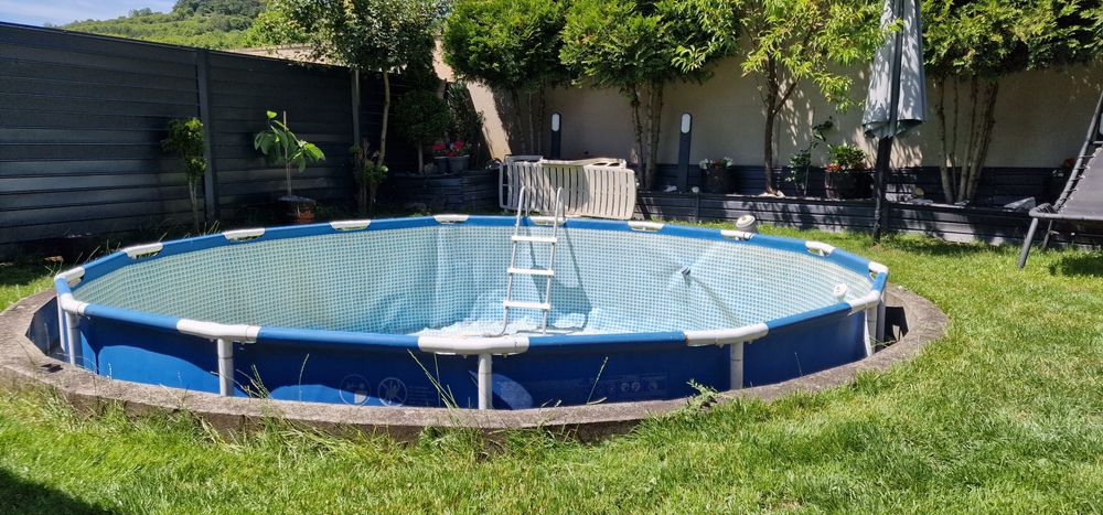 Vând piscina Intex 450x90 cm