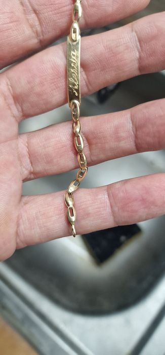 Bratara copil aur 14 k facuta la comanda are inscriptia"Ale" gr 3 gram