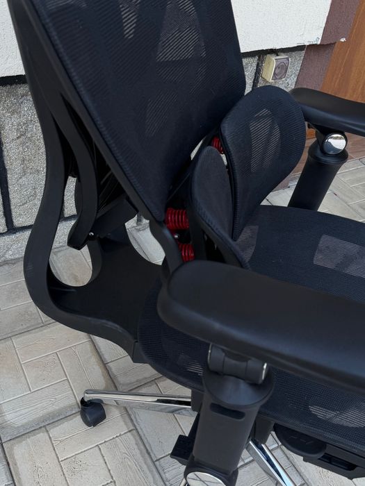 Scaun ergonomic de birou, model modern și confortabil, ideal pentru home office, birou sau lucru îndelungat.