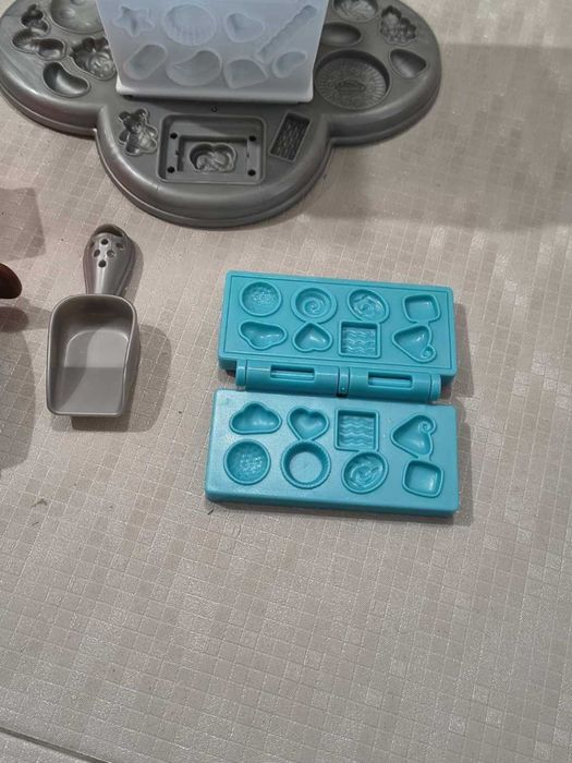 Play-Doh 4 комплекта + 24 чашки с пластилин