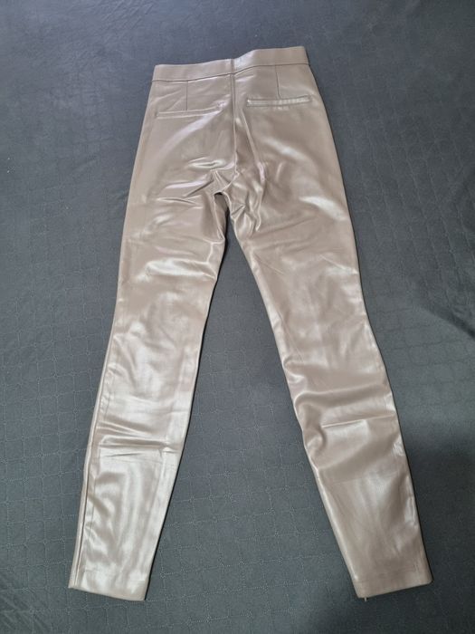 Кожен панталон на Зара