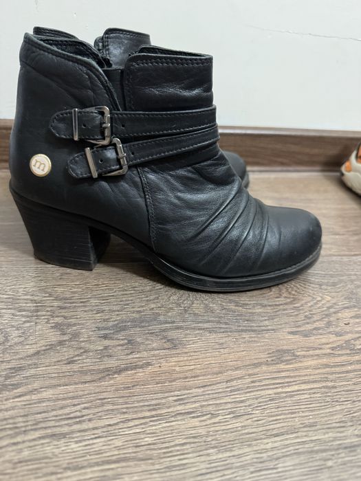 Отдам ботинки женские