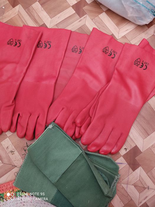 Резиновые перчатки