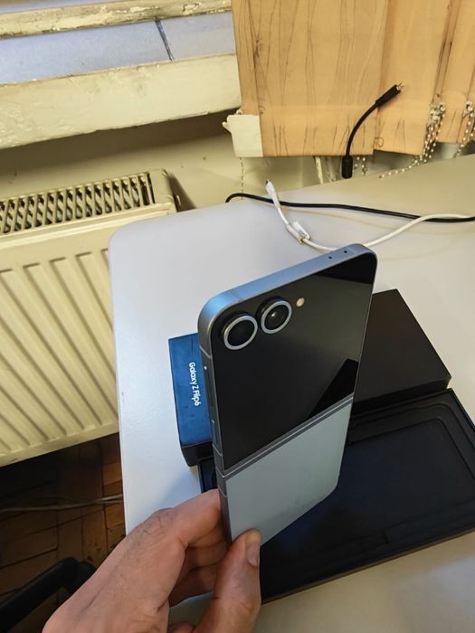 Samsung Galaxy Z Flip 6