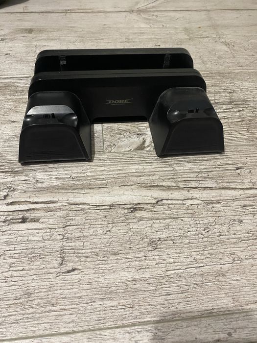 Ps 4 slim 1 TB с 2 игри, 2 джойскика, 2 move джойстика, VR, камера