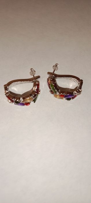 Продам женские серьги.