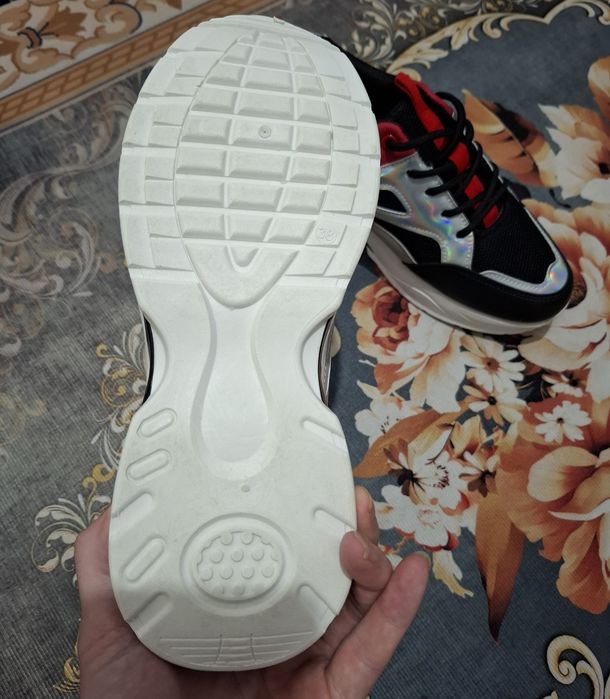 Кроссовка женский