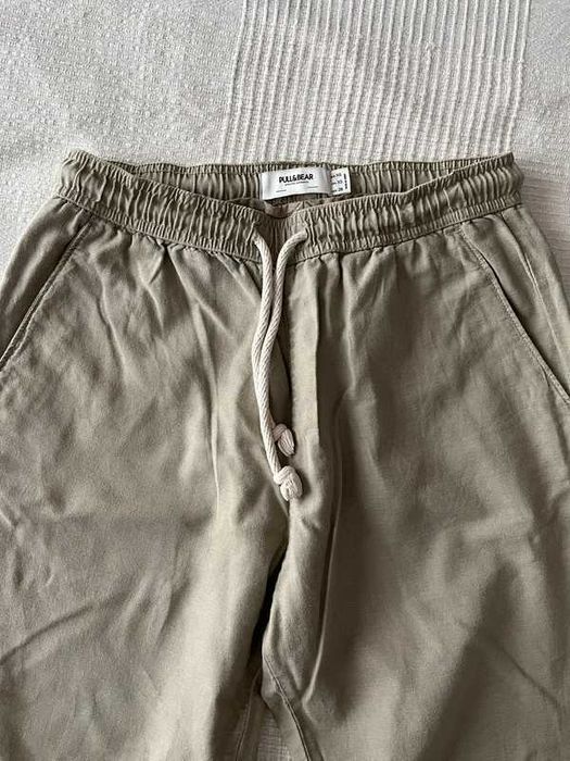 Pantaloni kaki din in Zara