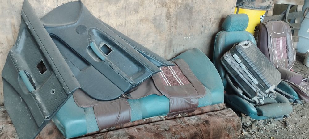 Продам седенья BMWE36 кожанные