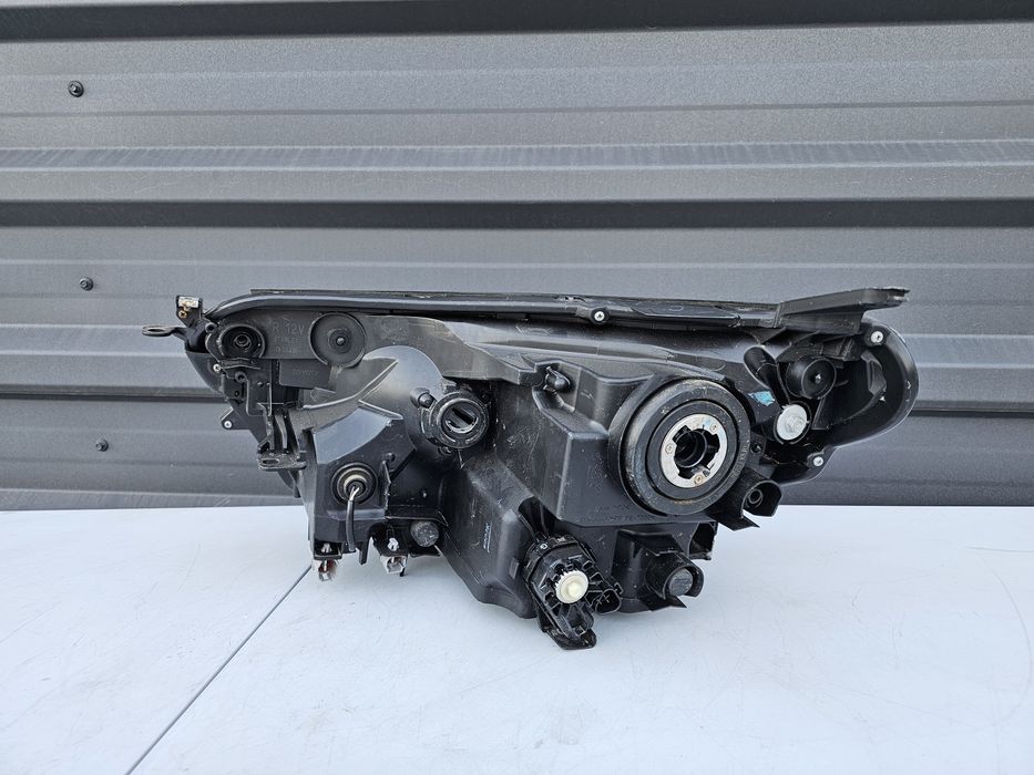 Far dreapta cu Led Toyota Rav4