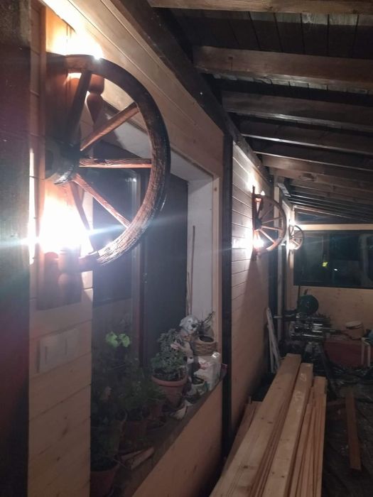 Стенни лампи от колела -вертикални и хоризонтални с дървени чашки