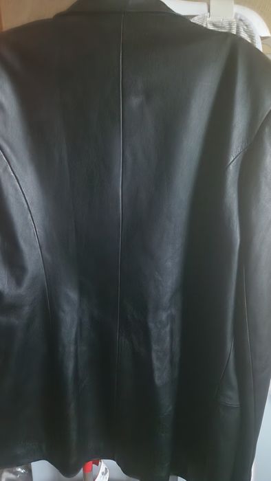 Продаю кожаный женский пиджак