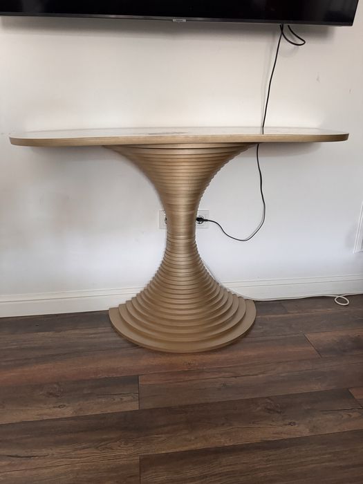 Консоль для интерьера