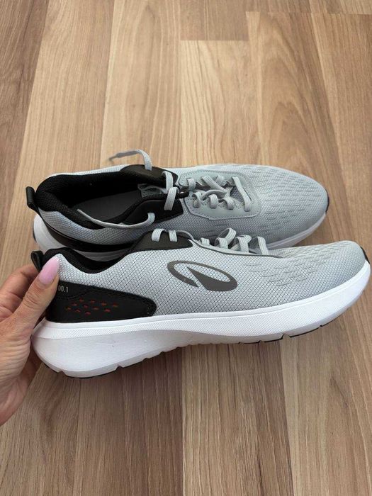 Маратонки Decathlon, номер 42