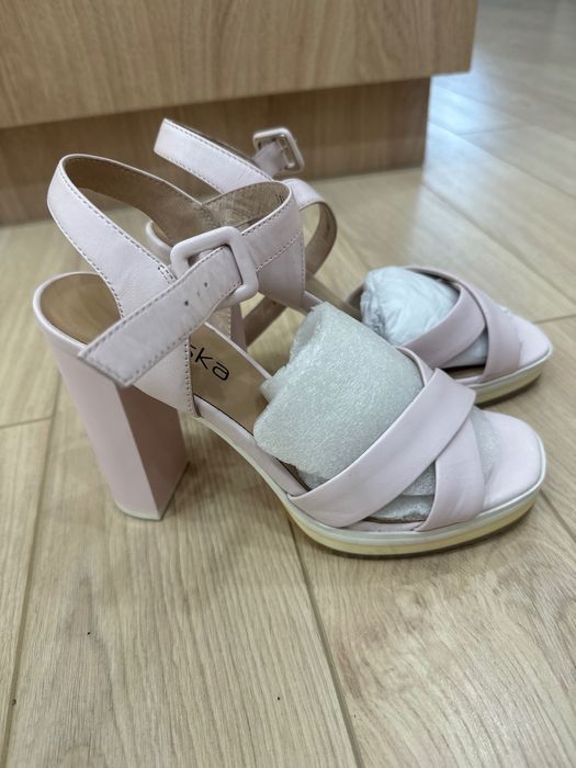 Босоножки женские